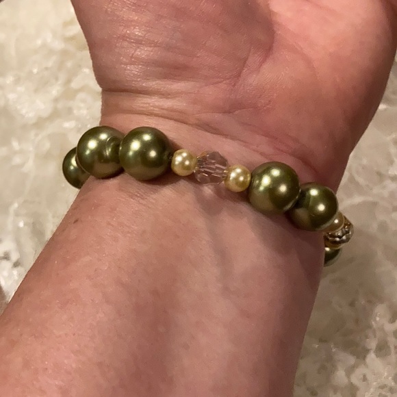 Green Stretch Bracelet - Picture 5 of 8